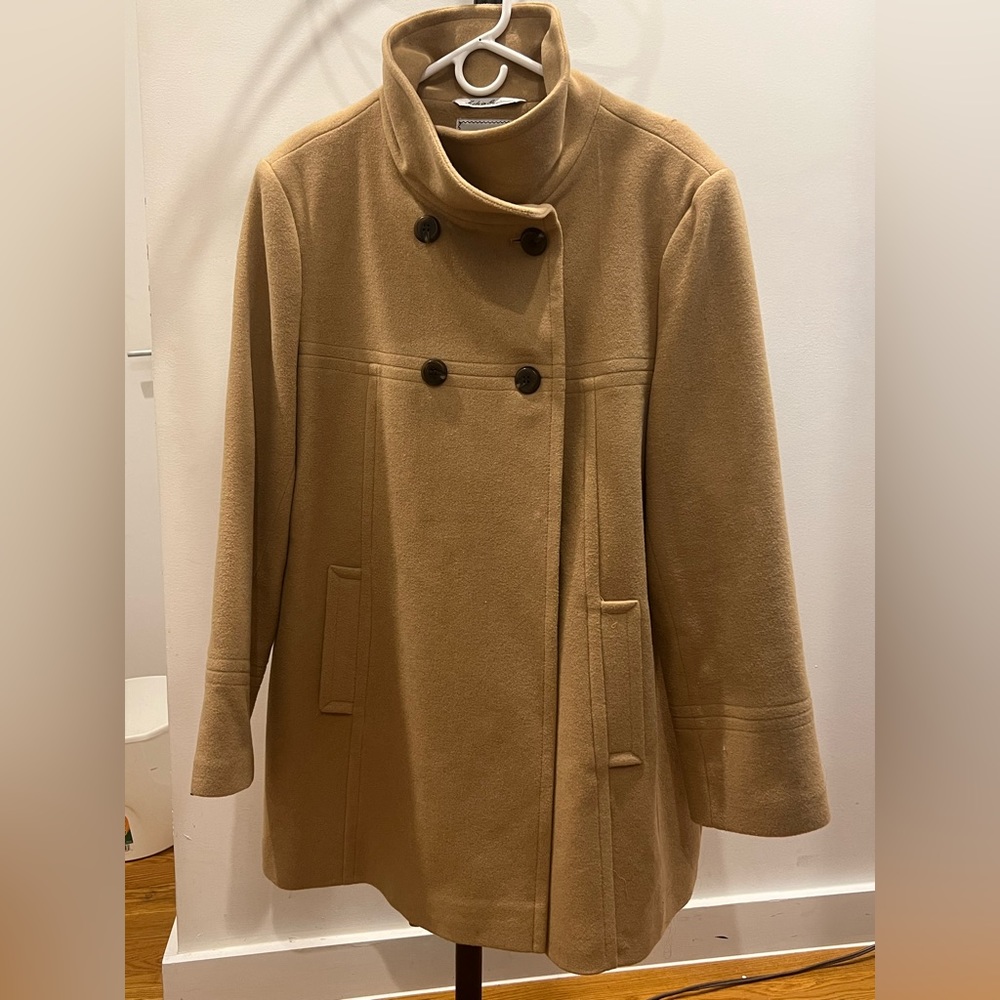 Larry Levine peacoat in Beige womens sz xl in perfect condition.